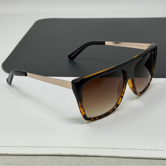 Desi x Quay OTL l l oversized sunglasses excellent - Picture 2 of 12